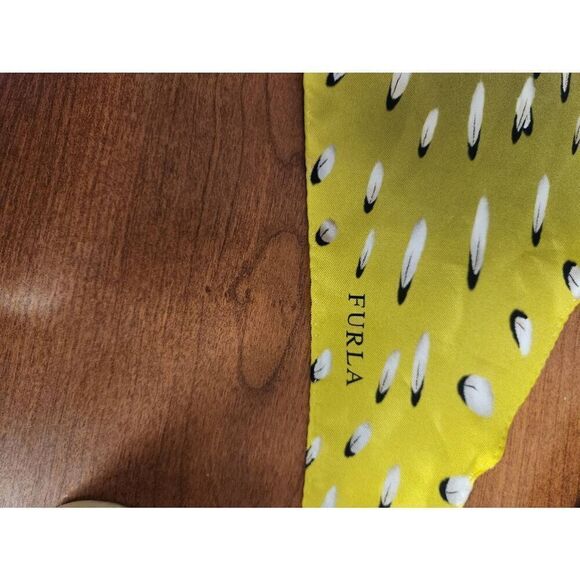 Furla BEAUTIFUL yellow and black diamond scarf (PF) - Picture 5 of 6